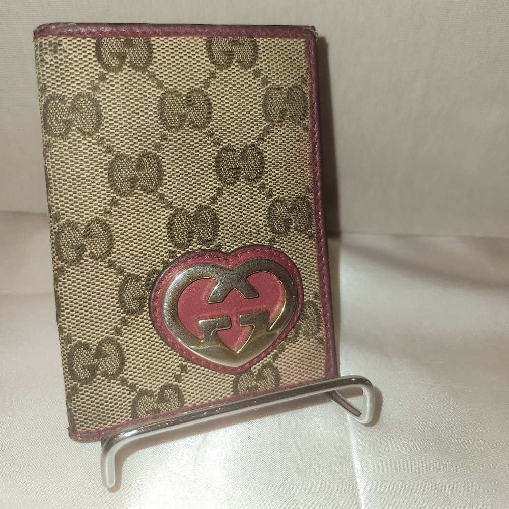 GUCCI Interlocking GG Heart CARD HOLDER Red